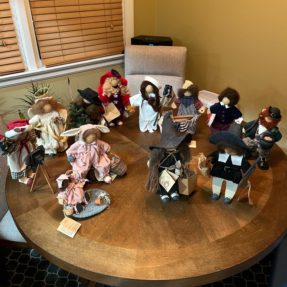 Lizzy High Dolls, set of 12 dolls, so cute, new and clean